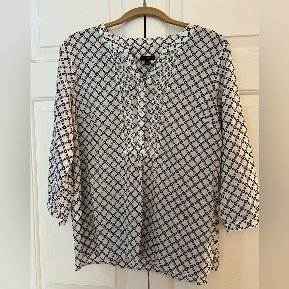 Talbots White Cotton Top with Navy Lattice Pattern EUC Size Mp